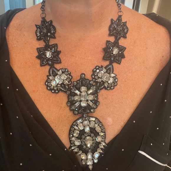 ⭐️⭐️ Deepa Gurnani⭐️⭐️ Dora Beaded Necklace - Picture 7 of 10